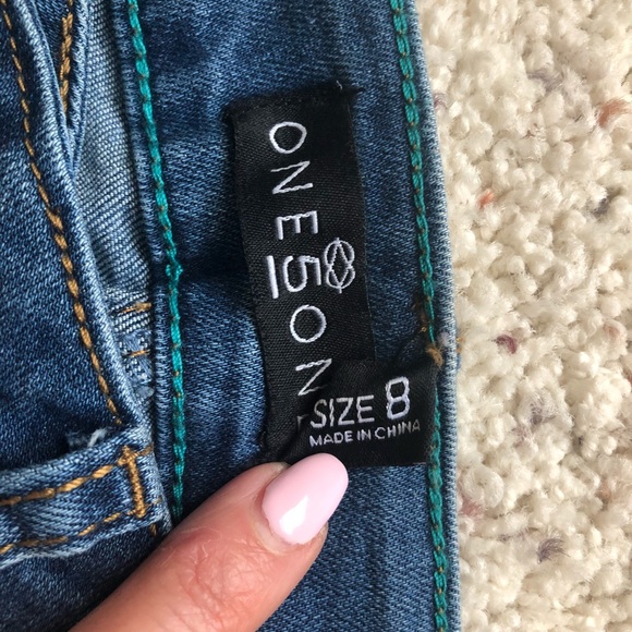 Embroidered ripped jeans - Picture 3 of 6